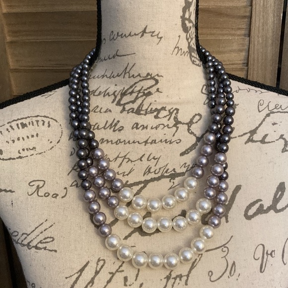 Ombré gray and white 3 faux pearls layering necklace GUC - Picture 2 of 4